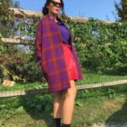 Gonna a portafogli rossa, top e giacca viola a quadri Lazzari abbigliamento donna Bergamo collezione vestiti autunno inverno 2018-2019