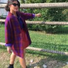 Gonna a portafogli rossa, top e giacca viola a quadri Lazzari abbigliamento donna Bergamo collezione vestiti autunno inverno 2018-2019