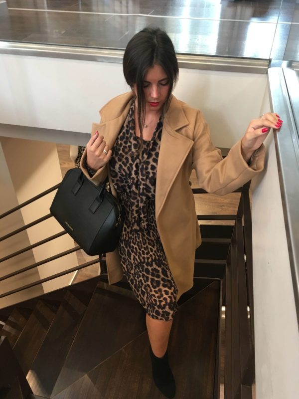Lazzari abbigliamento donna bergamo collezione autunno inverno 2018-19 cappotto cammello borsa Trussardi vera pelle nera